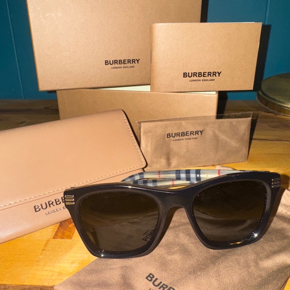 LIKE NEW Burberry Cooper Sunglasses w, case, dust bag, & box - Picture 10 of 11